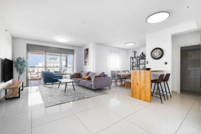 Ashdod Luxe Escape Spacious, Stylish, with Mamád